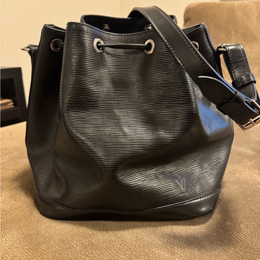 Louis Vuitton Petit Noé Bucket Bag in Black Epi Leather